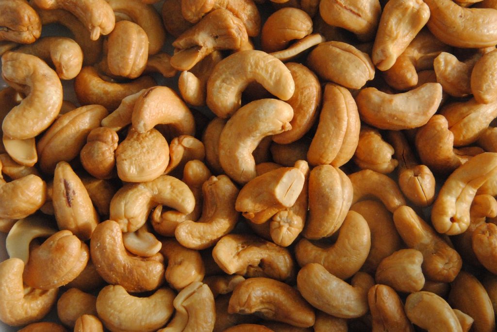 cashew cores, nuts, snack-1549580.jpg